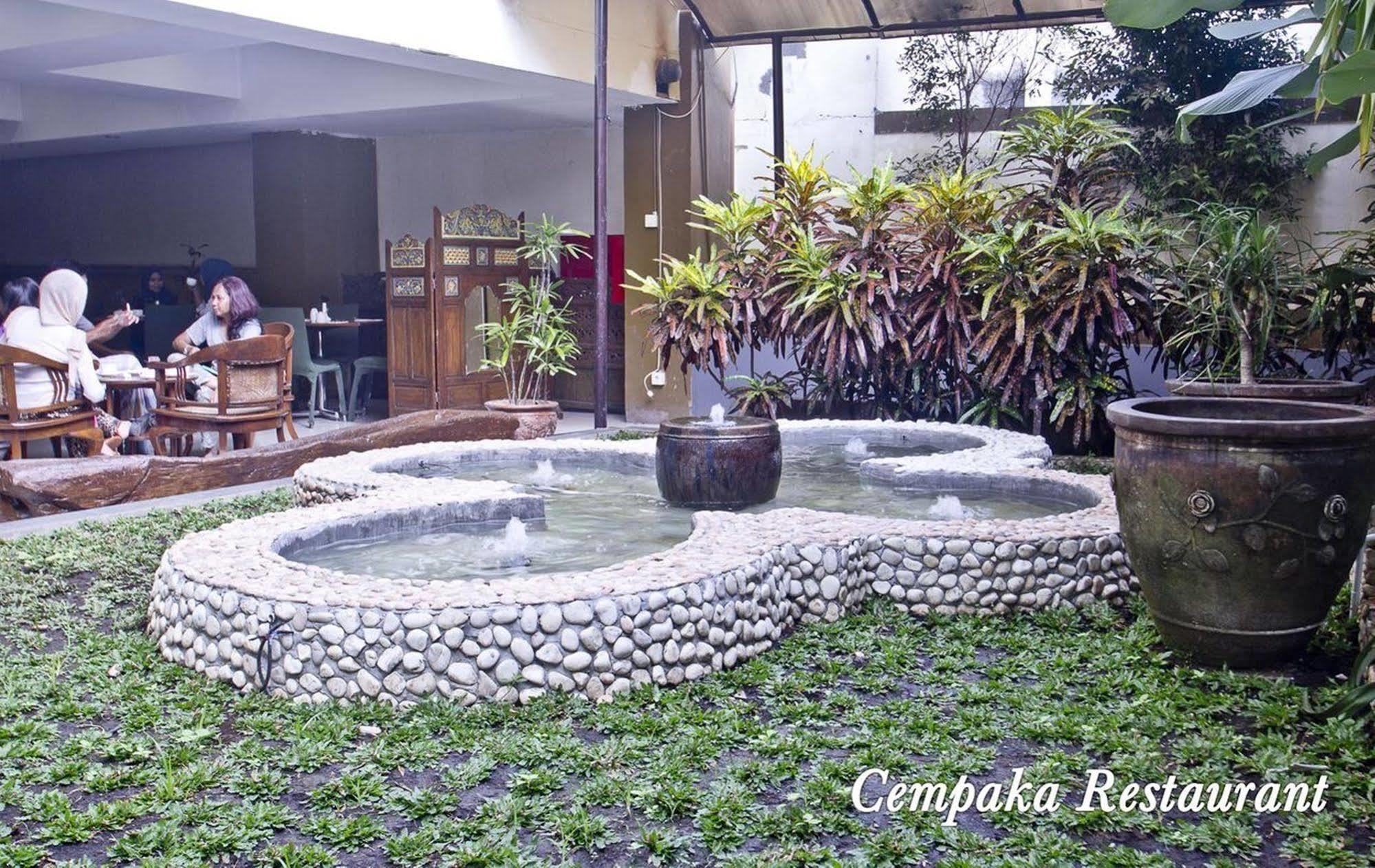 De Batara Hotel Bandung Buitenkant foto